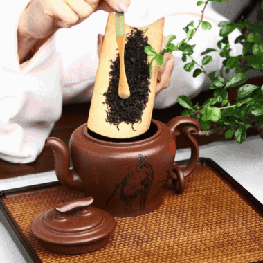 Full Handmade Yixing Zisha Teapot [Wengu Zhixin] (Di Cao Qing – 460ml)