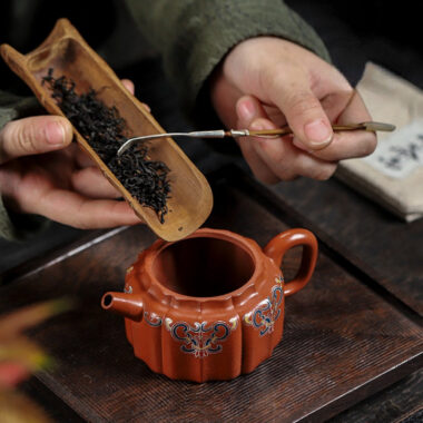 Full Handmade Yixing Zisha Teapot [Wucai De Zhong] (Xiao Meiyao Zhu Ni – 150ml)