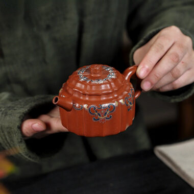 Full Handmade Yixing Zisha Teapot [Wucai De Zhong] (Xiao Meiyao Zhu Ni – 150ml)