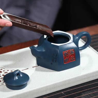 Full Handmade Yixing Zisha Teapot [Wuyu Zegang] (Tian Qing Ni – 320ml)