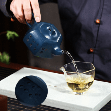 Full Handmade Yixing Zisha Teapot [Wuyu Zegang] (Tian Qing Ni – 320ml)