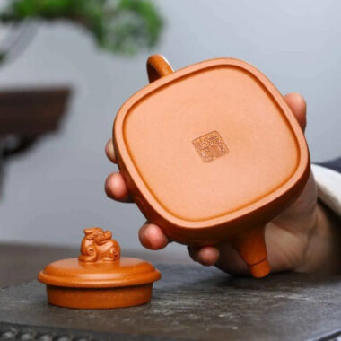 Full Handmade Yixing Zisha Teapot [Xiangyun Ruyi Pot] (Jiang Po Ni – 300ml)