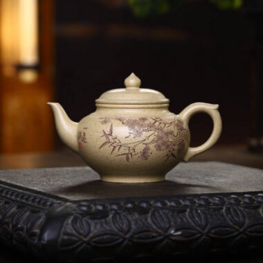 Full Handmade Yixing Zisha Teapot [Xiao Ying Pot] (Bensan Lu Ni – 240ml)
