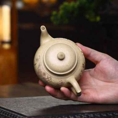 Full Handmade Yixing Zisha Teapot [Xiao Ying Pot] (Bensan Lu Ni – 240ml)