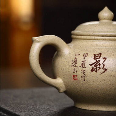 Full Handmade Yixing Zisha Teapot [Xiao Ying Pot] (Bensan Lu Ni – 240ml)