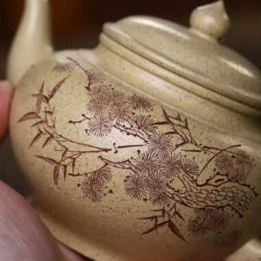 Full Handmade Yixing Zisha Teapot [Xiao Ying Pot] (Bensan Lu Ni – 240ml)