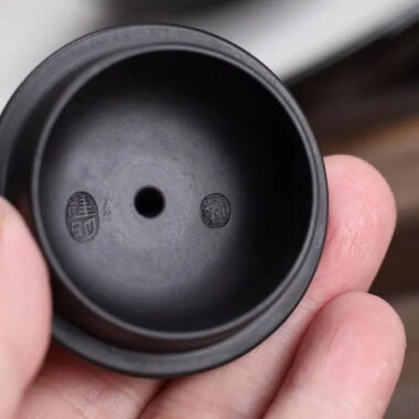 Full Handmade Yixing Zisha Teapot [Xiao Ying Pot] (Hei Ni – 180/220ml)