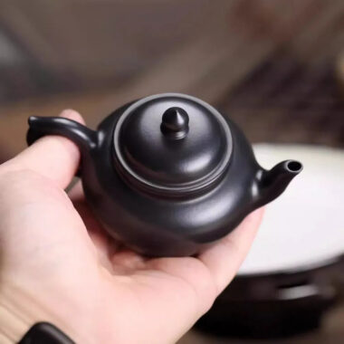Full Handmade Yixing Zisha Teapot [Xiao Ying Pot] (Hei Ni – 180/220ml)