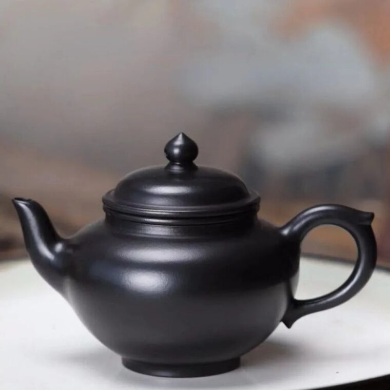 Full Handmade Yixing Zisha Teapot [Xiao Ying Pot] (Hei Ni – 180/220ml)
