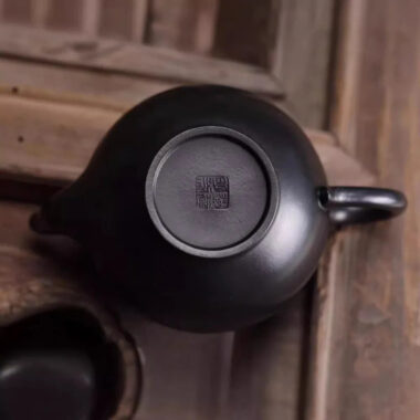 Full Handmade Yixing Zisha Teapot [Xiao Ying Pot] (Hei Ni – 180/220ml)