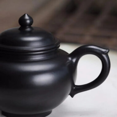 Full Handmade Yixing Zisha Teapot [Xiao Ying Pot] (Hei Ni – 180/220ml)