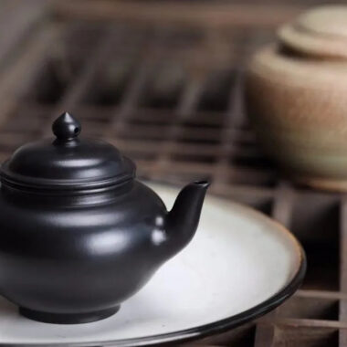 Full Handmade Yixing Zisha Teapot [Xiao Ying Pot] (Hei Ni – 180/220ml)