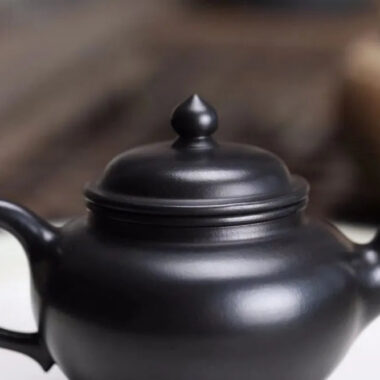 Full Handmade Yixing Zisha Teapot [Xiao Ying Pot] (Hei Ni – 180/220ml)