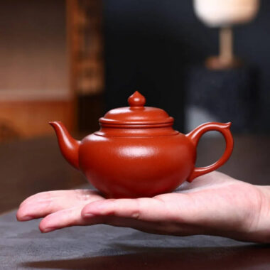 Full Handmade Yixing Zisha Teapot [Xiao Ying Pot] (Xiao Meiyao Zhu Ni – 200ml)