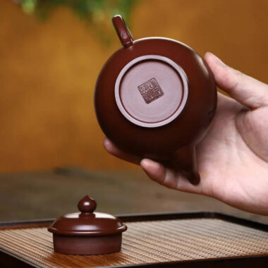 Full Handmade Yixing Zisha Teapot [Xiao Ying Pot] (Zi Ni – 220ml)