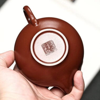 Full Handmade Yixing Zisha Teapot [Xiao Ying Pot] (Zi Zhu Ni – 180ml)