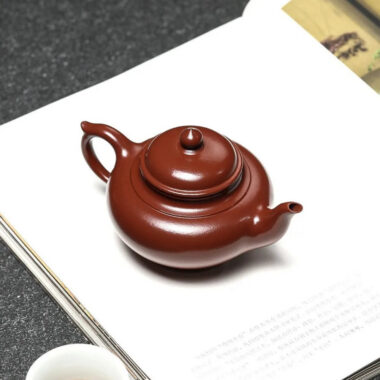 Full Handmade Yixing Zisha Teapot [Xiao Ying Pot] (Zi Zhu Ni – 180ml)