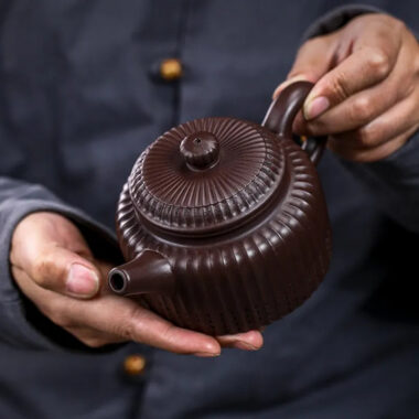 Full Handmade Yixing Zisha Teapot [Xin Jing De Zhong] (Zi Jia Ni – 350ml)
