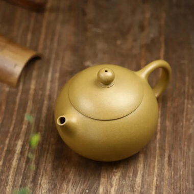 Full Handmade Yixing Zisha Teapot [Xishi Pot] (Huangjin Duan Ni – 200ml)