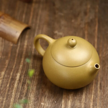 Full Handmade Yixing Zisha Teapot [Xishi Pot] (Huangjin Duan Ni – 200ml)