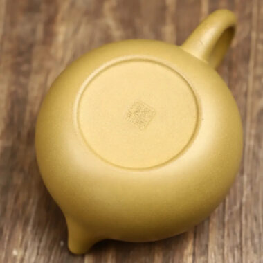 Full Handmade Yixing Zisha Teapot [Xishi Pot] (Huangjin Duan Ni – 200ml)