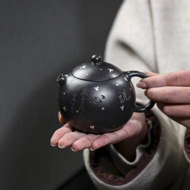 Full Handmade Yixing Zisha Teapot [Xixin Xishi] (Hei Luolan – 220ml)