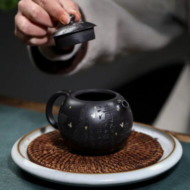 Full Handmade Yixing Zisha Teapot [Xixin Xishi] (Hei Luolan – 220ml)