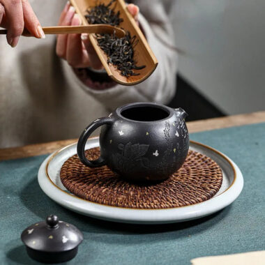 Full Handmade Yixing Zisha Teapot [Xixin Xishi] (Hei Luolan – 220ml)