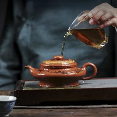 Full Handmade Yixing Zisha Teapot [Xu Bian] (Hong Jiang Po Ni – 430ml)