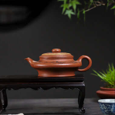 Full Handmade Yixing Zisha Teapot [Xu Bian] (Hong Jiang Po Ni – 430ml)