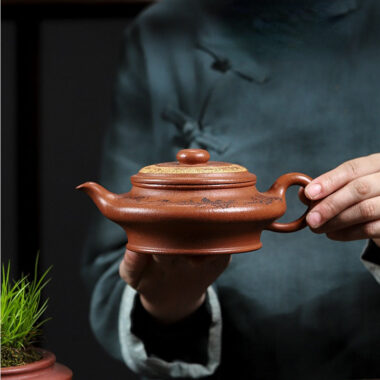 Full Handmade Yixing Zisha Teapot [Xu Bian] (Hong Jiang Po Ni – 430ml)