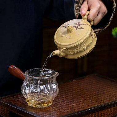 Full Handmade Yixing Zisha Teapot [Xuhuai Ruozhu] (Huangjin Duan Ni – 250ml)