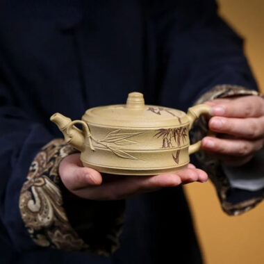 Full Handmade Yixing Zisha Teapot [Xuhuai Ruozhu] (Huangjin Duan Ni – 250ml)