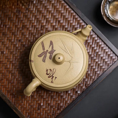 Full Handmade Yixing Zisha Teapot [Xuhuai Ruozhu] (Huangjin Duan Ni – 250ml)