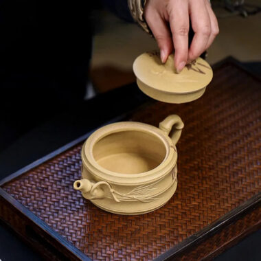 Full Handmade Yixing Zisha Teapot [Xuhuai Ruozhu] (Huangjin Duan Ni – 250ml)