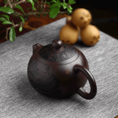 Full Handmade Yixing Zisha Teapot [Ya Shi Liu Xiang] (Zi Jia Ni – 300ml)