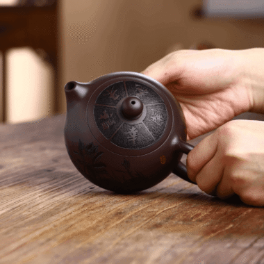 Full Handmade Yixing Zisha Teapot [Ya Shi Liu Xiang] (Zi Jia Ni – 300ml)