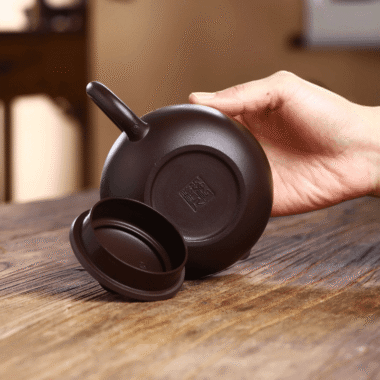 Full Handmade Yixing Zisha Teapot [Ya Shi Liu Xiang] (Zi Jia Ni – 300ml)