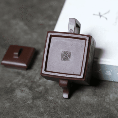 Full Handmade Yixing Zisha Teapot [Yaming Sifang] (Lao Zi Ni – 200ml)