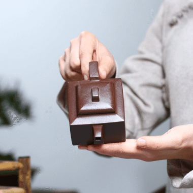 Full Handmade Yixing Zisha Teapot [Yaming Sifang] (Lao Zi Ni – 200ml)