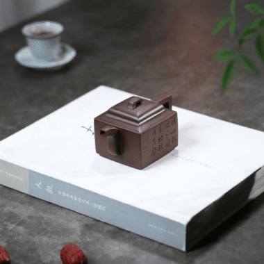 Full Handmade Yixing Zisha Teapot [Yaming Sifang] (Lao Zi Ni – 200ml)
