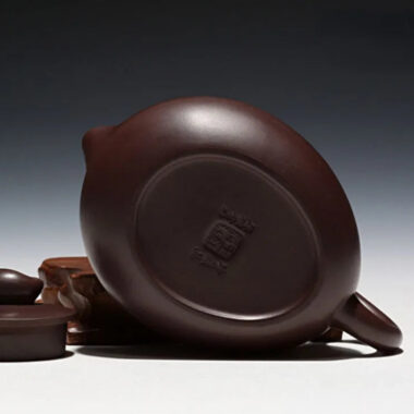Full Handmade Yixing Zisha Teapot [Yao Yuan Pot] (Lao Zi Ni – 200ml)