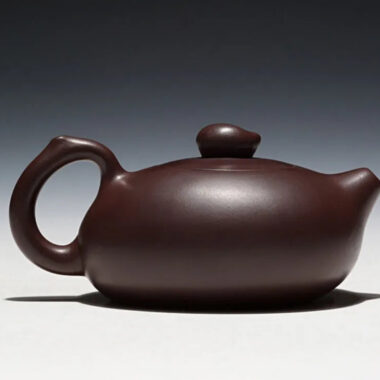 Full Handmade Yixing Zisha Teapot [Yao Yuan Pot] (Lao Zi Ni – 200ml)