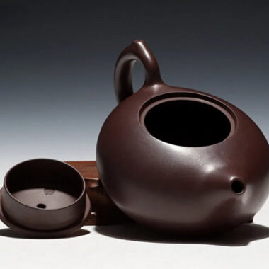 Full Handmade Yixing Zisha Teapot [Yao Yuan Pot] (Lao Zi Ni – 200ml)