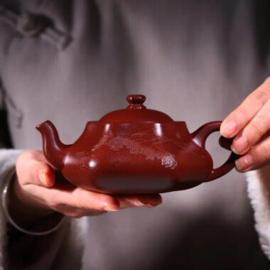 Full Handmade Yixing Zisha Teapot [Yi Hong Qing Quan] (Lao Zi Ni – 260ml)