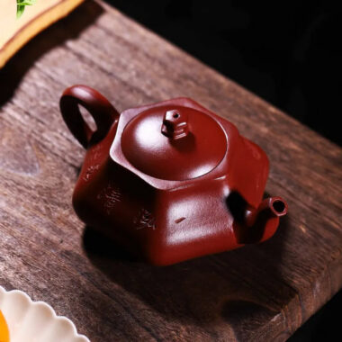 Full Handmade Yixing Zisha Teapot [Yi Hong Qing Quan] (Lao Zi Ni – 260ml)