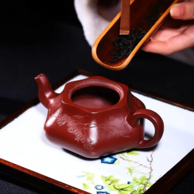 Full Handmade Yixing Zisha Teapot [Yi Hong Qing Quan] (Lao Zi Ni – 260ml)
