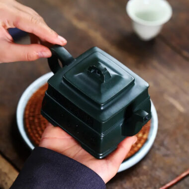 Full Handmade Yixing Zisha Teapot [Yin Zhi Qingxin] (Feicui Lu Ni – 300ml)