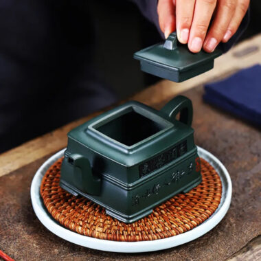 Full Handmade Yixing Zisha Teapot [Yin Zhi Qingxin] (Feicui Lu Ni – 300ml)