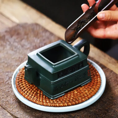 Full Handmade Yixing Zisha Teapot [Yin Zhi Qingxin] (Feicui Lu Ni – 300ml)